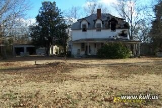 Front (north side) of Julius and America Kull's home. Taken from State Line Rd.
