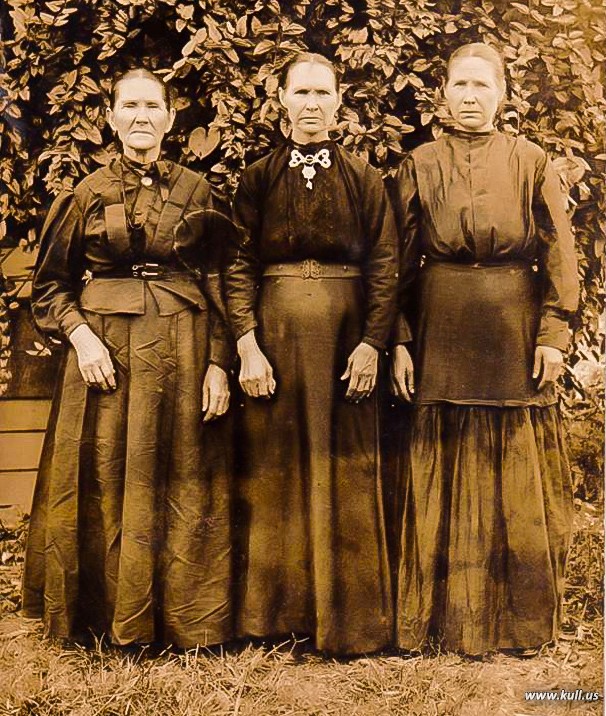 The Clements Sisters