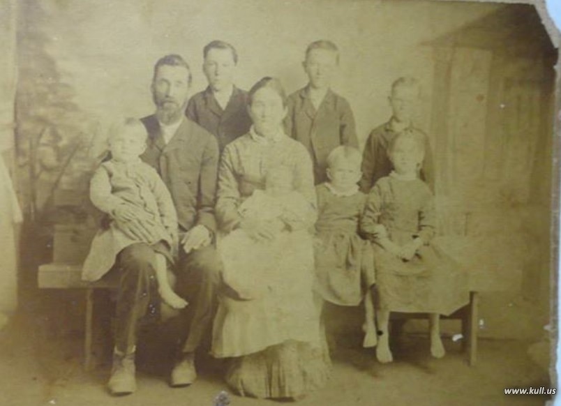 Silas and Essie Lucas with children